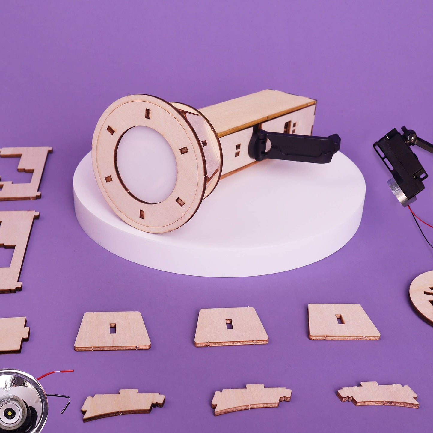 Hand-Crank Flashlight DIY Kit